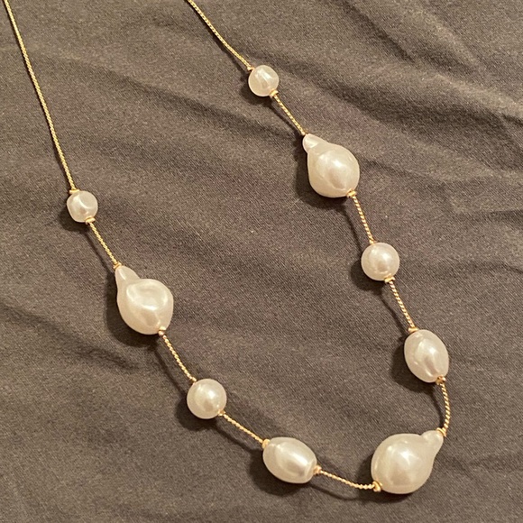 NWOT Pearl Necklace 😍 - Picture 9 of 16
